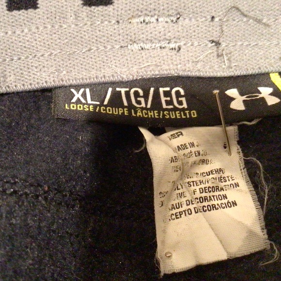 🛍3 for$30🛍Bundled black Under Armour pants with white Old Navy tee shirt - Picture 3 of 4